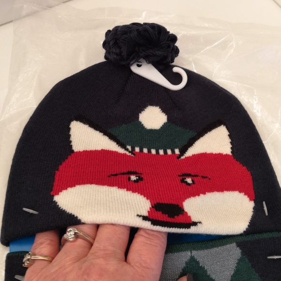 Fox Beanie and Neck Gaiter Set, Columbia Youth Size - Picture 2 of 7